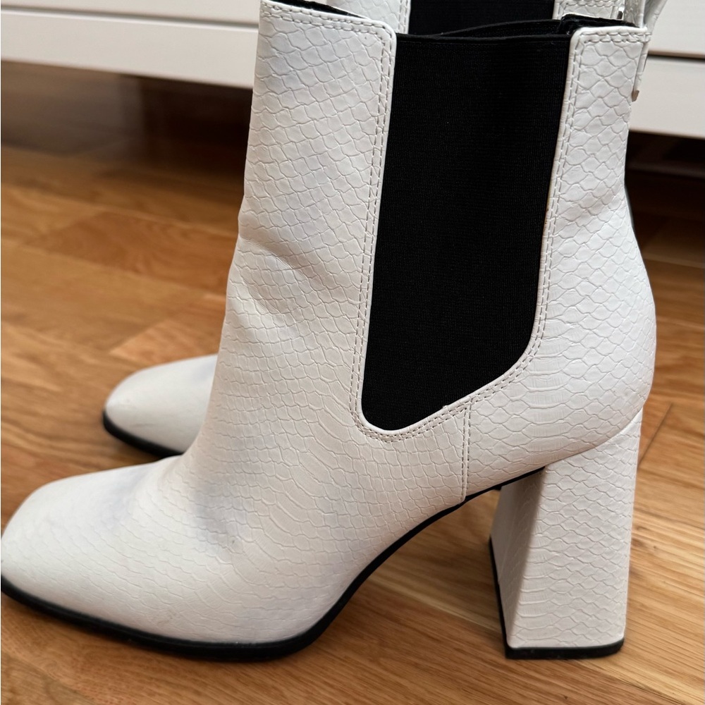 Circus by Sam Edelman White Heeled Boots